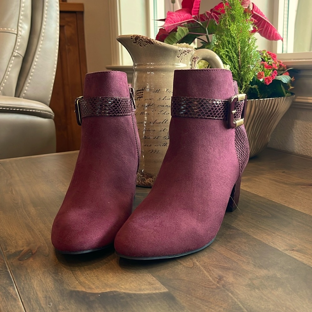 NWOT Karen Scott Women’s Boots - Picture 2 of 4